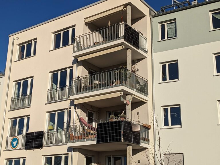 Solarmodule und Balkonkraftwerk entsorgen: Rückgabe, Recycling, Kosten